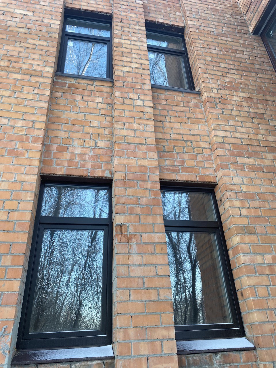 Окна Rehau для коммерческого здания