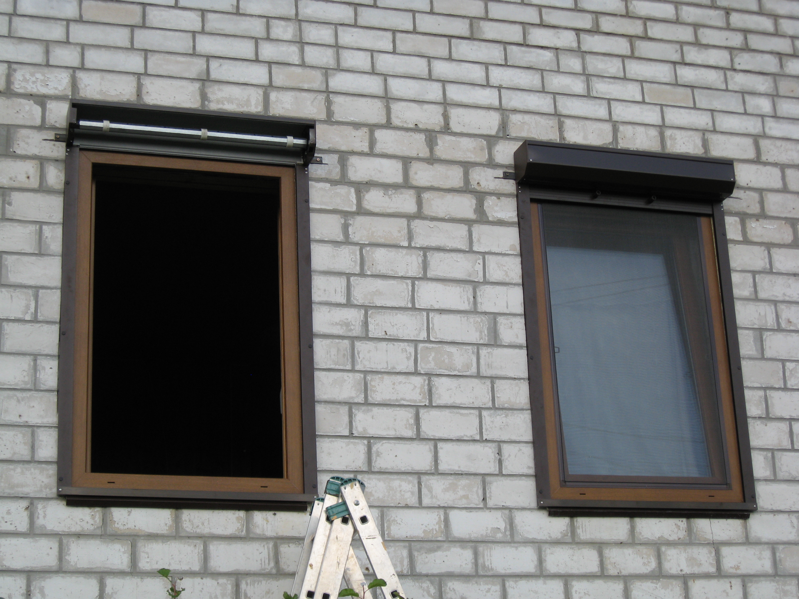 Монтаж откидных окон